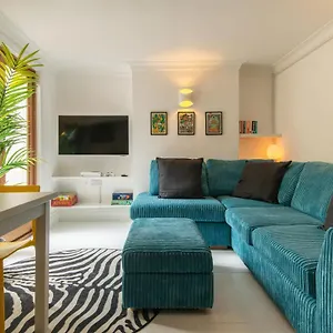 newly-refurbished-stylish-apartment-5-minutes-from.brighton-hotels-england.com/